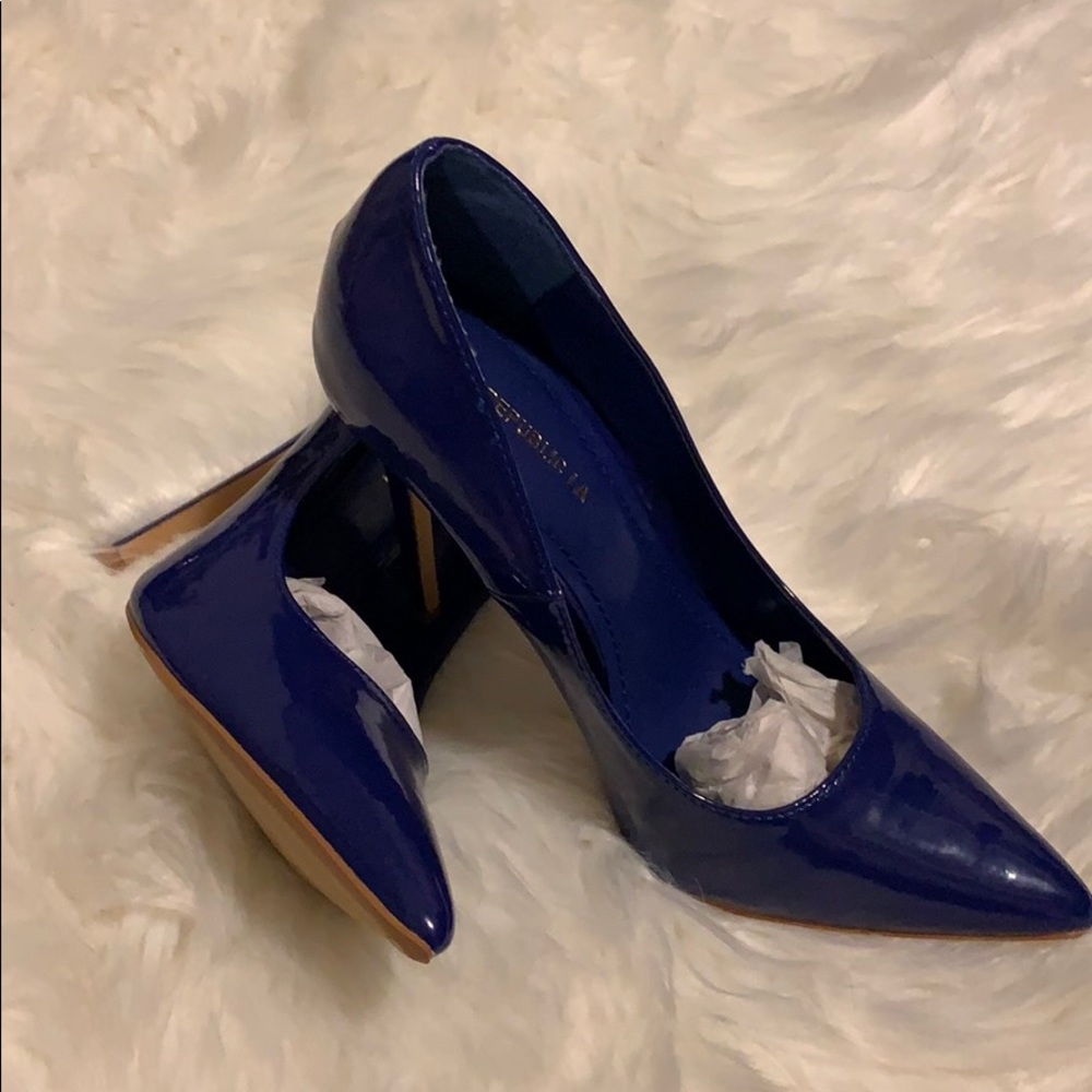 Patent navy blue pumps worn once